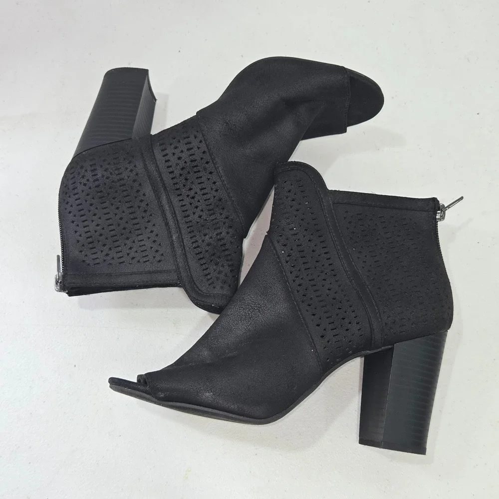 American Eagle Womens Black Peep Toe Ankle Booties Laser Cut Block Heel Size 8